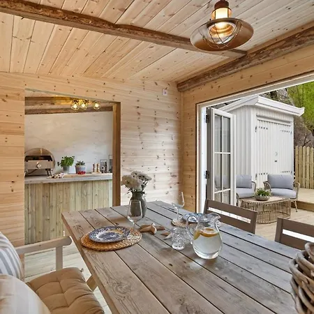 Idylliske Nordbyen - Brygga I Villa