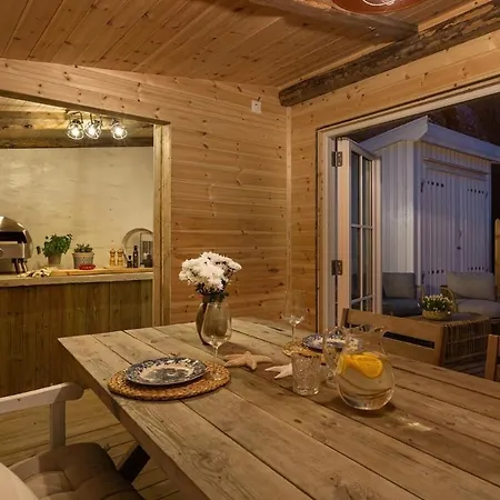 Idylliske Nordbyen - Brygga I Villa